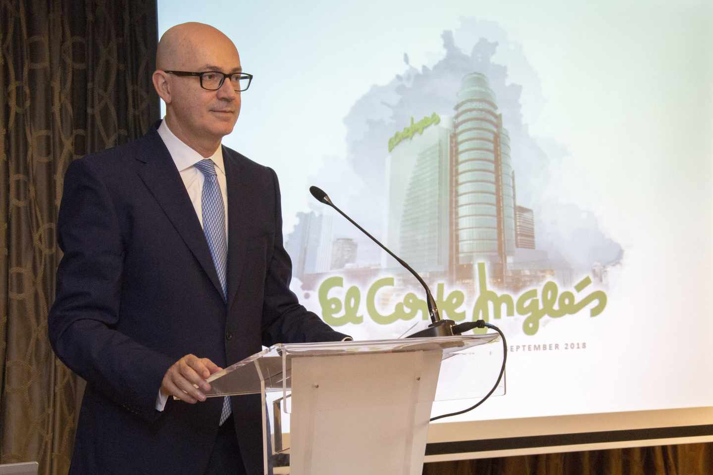 Jesús Nuño de la Rosa, presidente de El Corte Inglés en el roadshow de la emisión de bonos en Madrid.