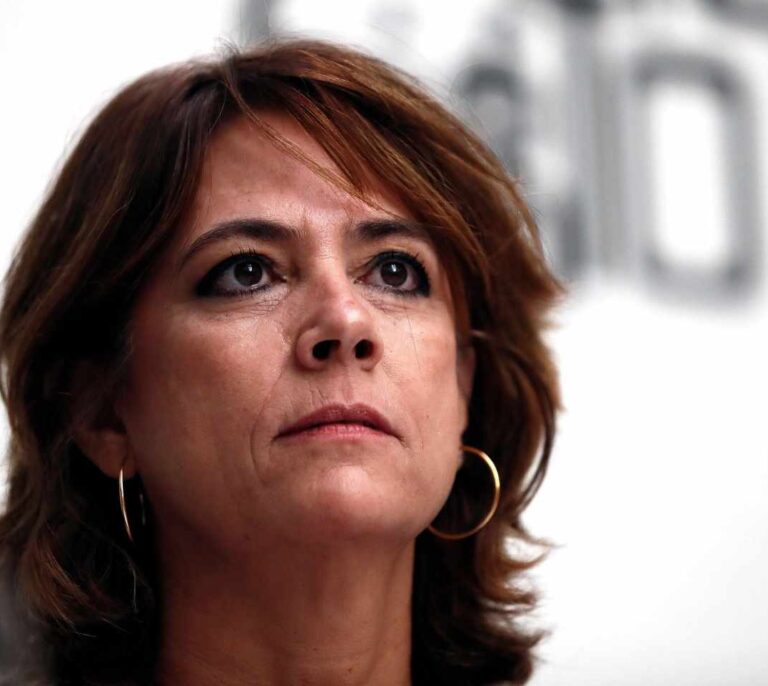 La ministra Delgado dice que seguirá y niega lo evidente: la palabra maricón “no se refiere a Grande-Marlaska”