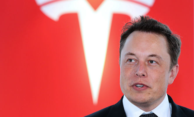 Sánchez invita a Elon Musk a invertir en el panel solar "masivo" que reclama a España