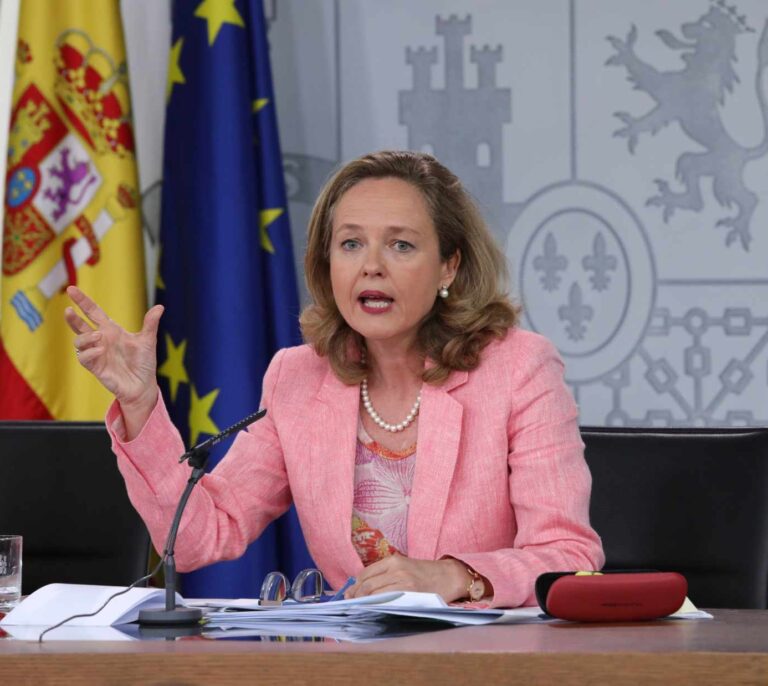 Calviño descarta salida del Estado de capital de Bankia a corto plazo