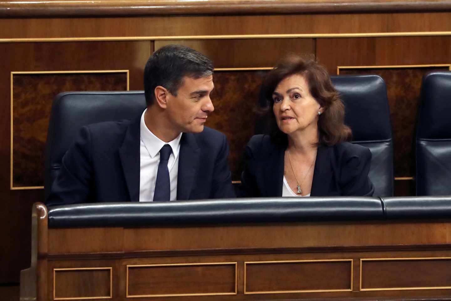 Pedro Sánchez y Carmen Calvo, en el Congreso de los Diputados.