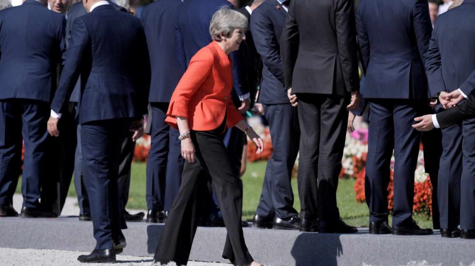 Theresa May, primera ministra británica, en la cumbre europea de Salzburgo.