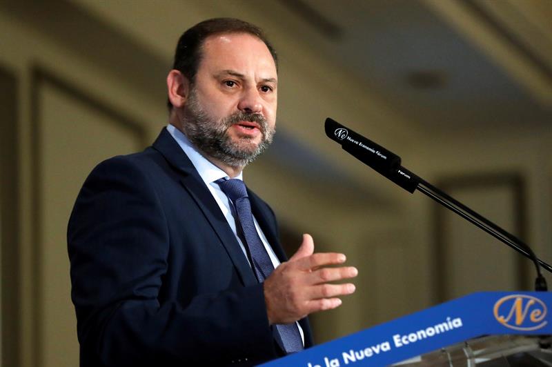 El ministro de Fomento, José Luis Ábalos, durante su intervención en un desayuno informativo de la tribuna Foro de la Nueva Economía.