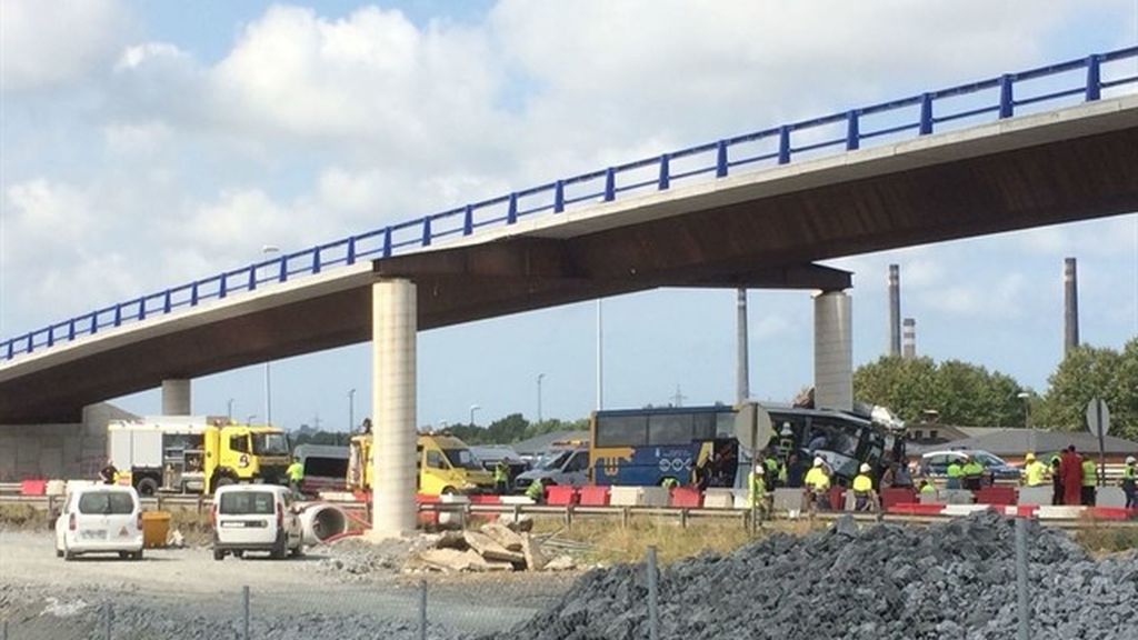 Al menos cinco muertos y 17 heridos en un accidente de autobús en Avilés