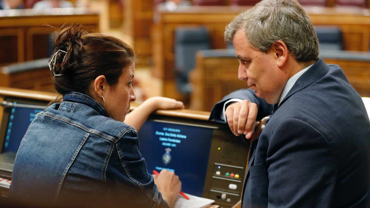 Adriana Lastra (PSOE) y Jordi Xuclá (PDeCat), en el Congreso de los Diputados.