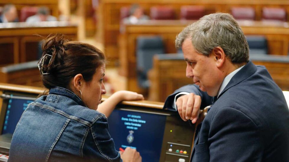 Adriana Lastra (PSOE) y Jordi Xuclá (PDeCat), en el Congreso de los Diputados.