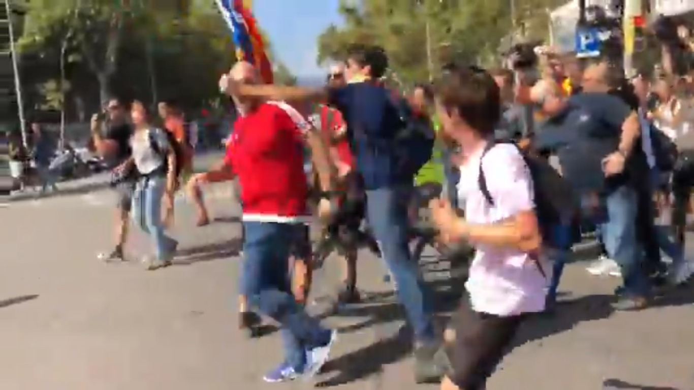 Detenido el independentista que golpeó el sábado a un manifestante de Jusapol en Barcelona
