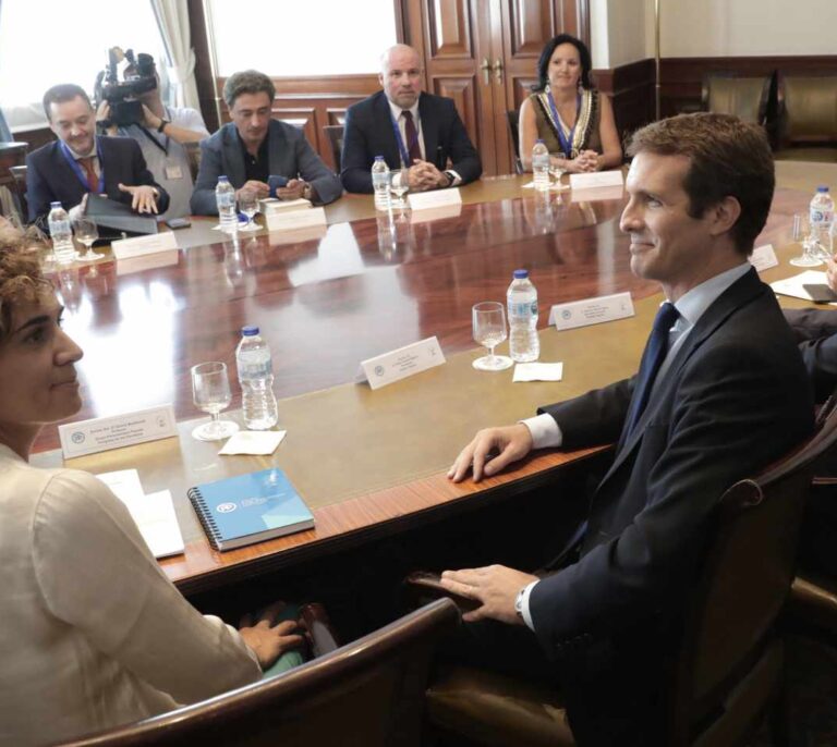 Casado se compromete con las asociaciones judiciales a renovar el CGPJ en plazo