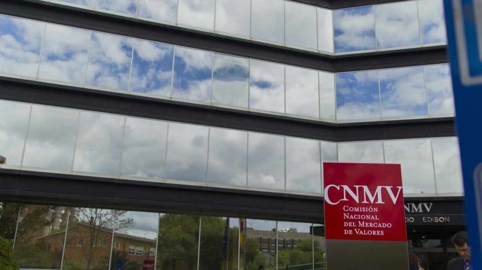 Una inversión de 43 euros para obligar a la CNMV a 'actuar' sobre Indra 