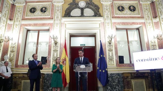 Pedro Sánchez: "A la Constitución se la honra cumpliéndola y haciéndola cumplir"