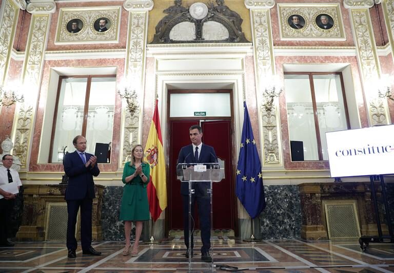 Pedro Sánchez: "A la Constitución se la honra cumpliéndola y haciéndola cumplir"