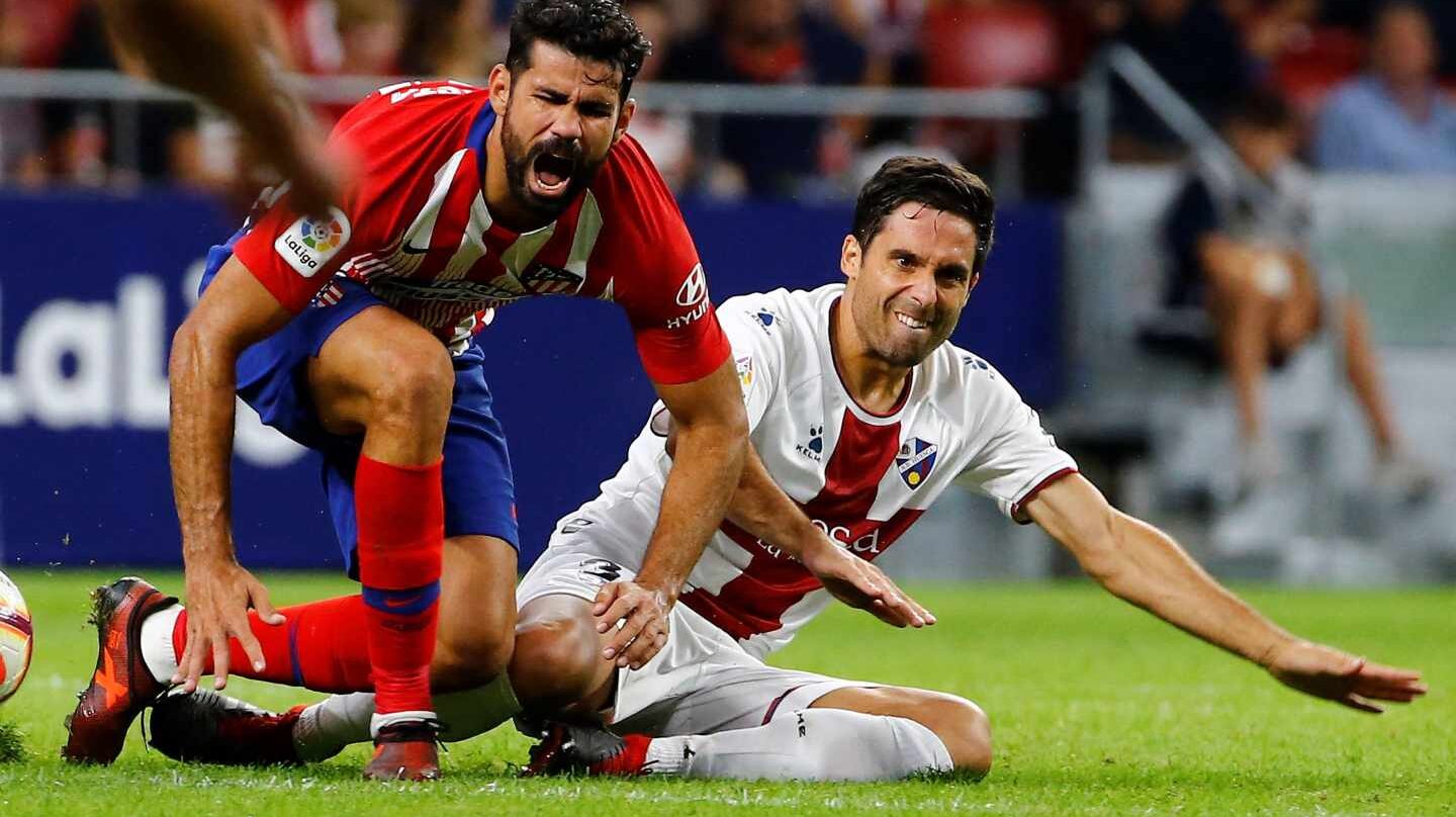 Un lance del partido de Liga entre el Atlético de Madrid y el Huesca.