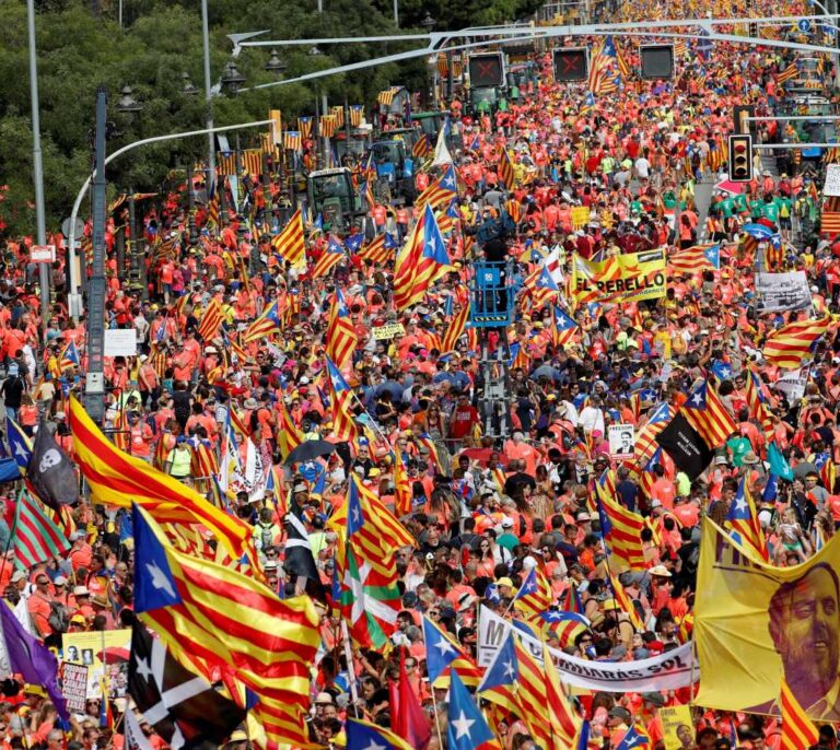 "Franco estaría orgulloso" y "la policía militar doblega a los catalanes"
