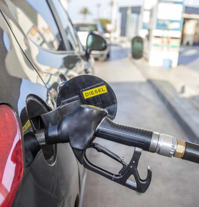 El diésel tendrá más descuento a partir del martes (y la gasolina menos)