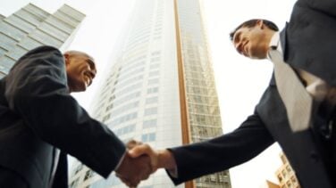 Bancos y tecnológicas, los que más pagan en España con sueldos de 300.000 euros