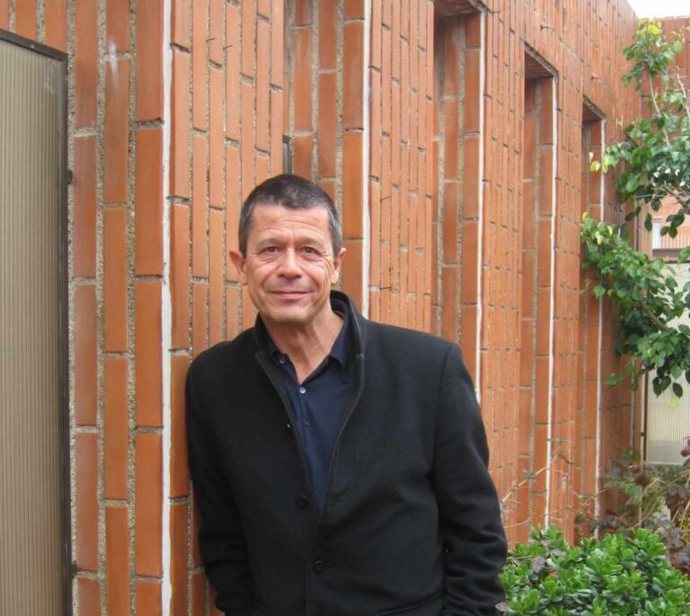 Emmanuel Carrère contra los nacionalismos: "Espero que sigan luchando por la identidad europea"