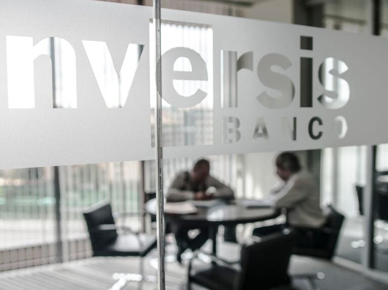 Banca March pone en venta Inversis por más de 300 millones