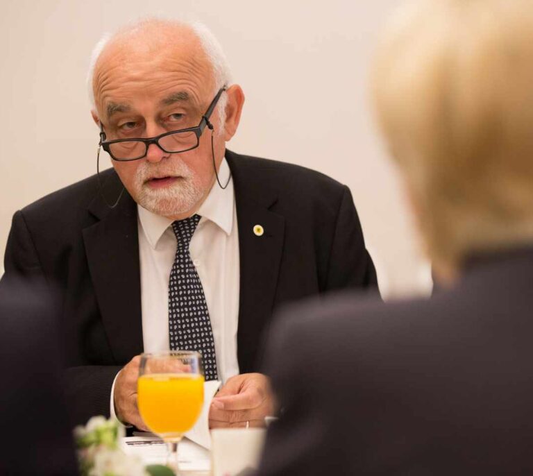 El Gobierno recrimina al presidente del parlamento flamenco sus "insultos" a la democracia española