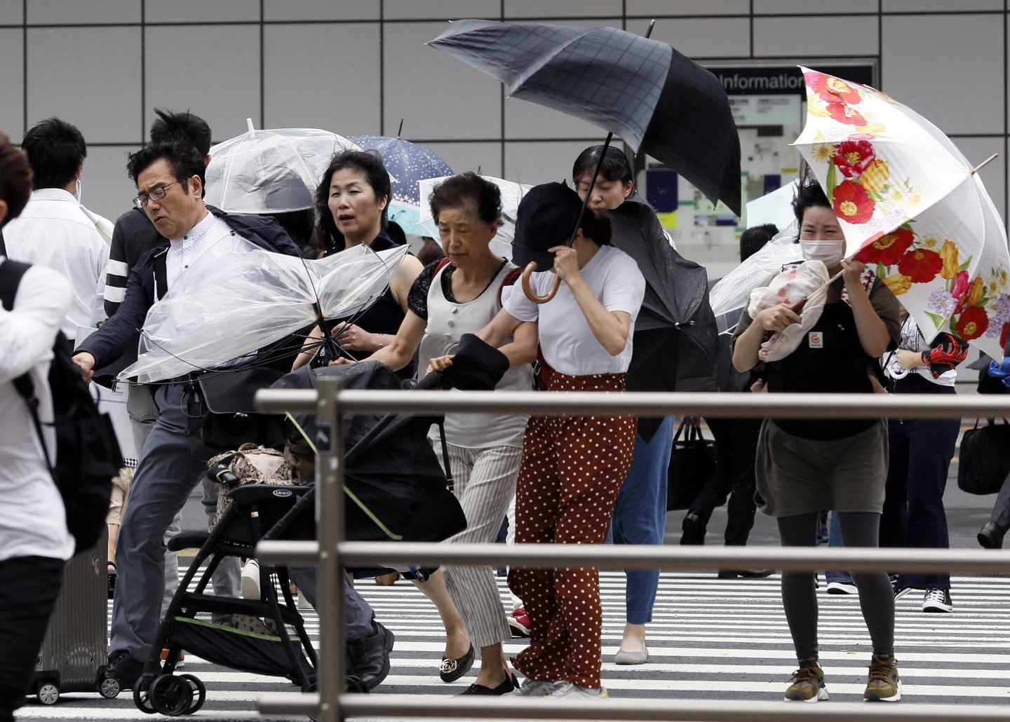 Japón, golpeado por el tifón más letal en 25 años con vientos de más de 210 km/hora