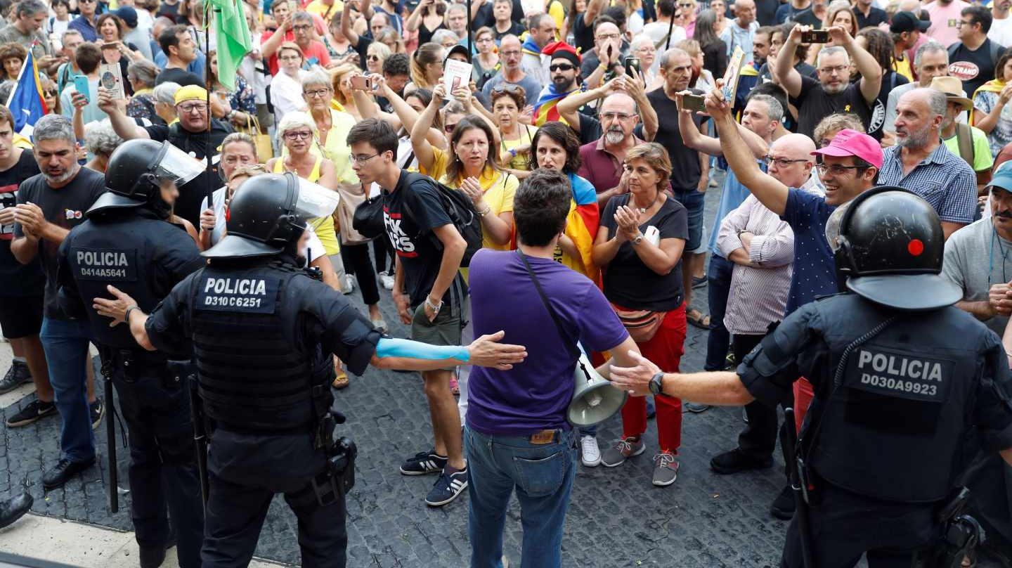 Choque de manifestaciones en Barcelona.