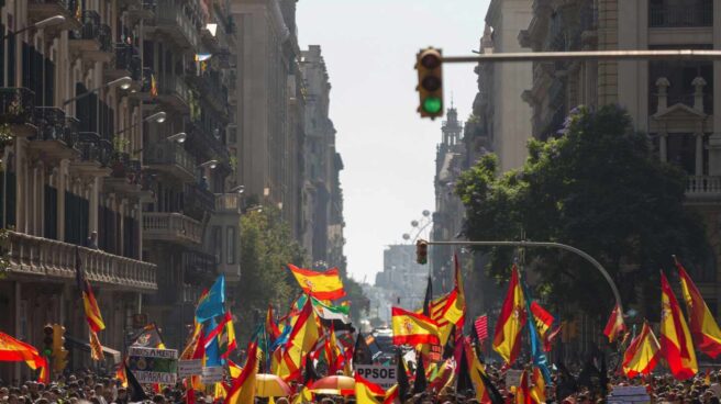 Agresiones por la espalda de los independentistas en Barcelona: "Os cortaría la cabeza hijos de puta"