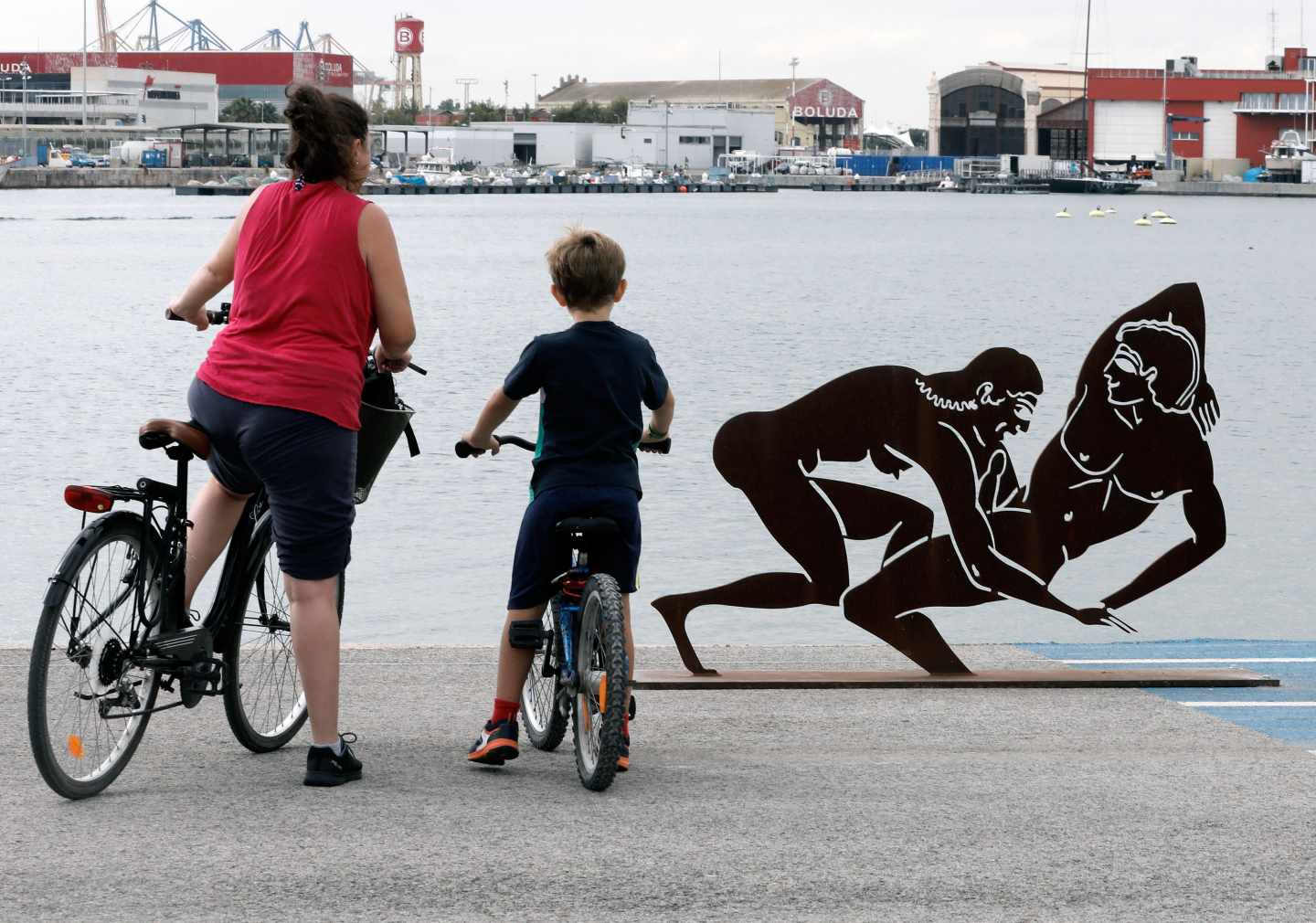 Las esculturas de La Marina de Valencia de Antoni Miró.