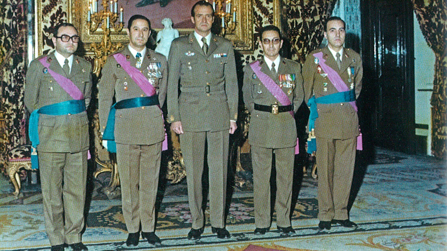 Audiencia ofrecida por Juan Carlos I el 8 de febrero de 1976 al grupo de trabajo que diseñó la 'Operación Lucero'. De izquierda a derecha, José González, Juan María de Peñaranda, el hoy rey emérito, Emilio Atienza y Juan Hernández.