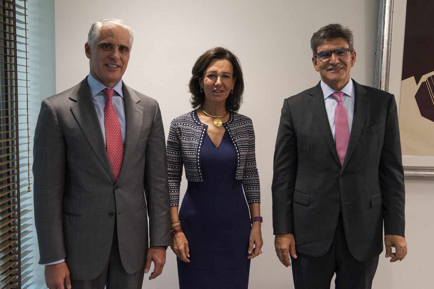 Andrea Orcel, nuevo consejero delegado de Santander, Ana Botín, presidenta del grupo y José Antonio Álvarez, nuevo presidente de Santander España y vicepresidente del grupo.