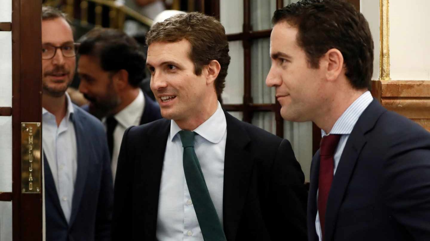 Javier Maroto, Pablo Casado y Teodoro García Egea, en el Congreso de los Diputados.