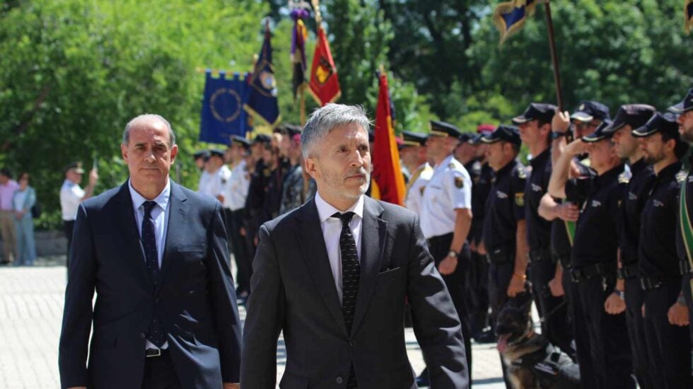 El ministro del Interior, Fernando Grande-Marlaska, y el director general de la Policía Nacional, Francisco Pardo Piqueras.