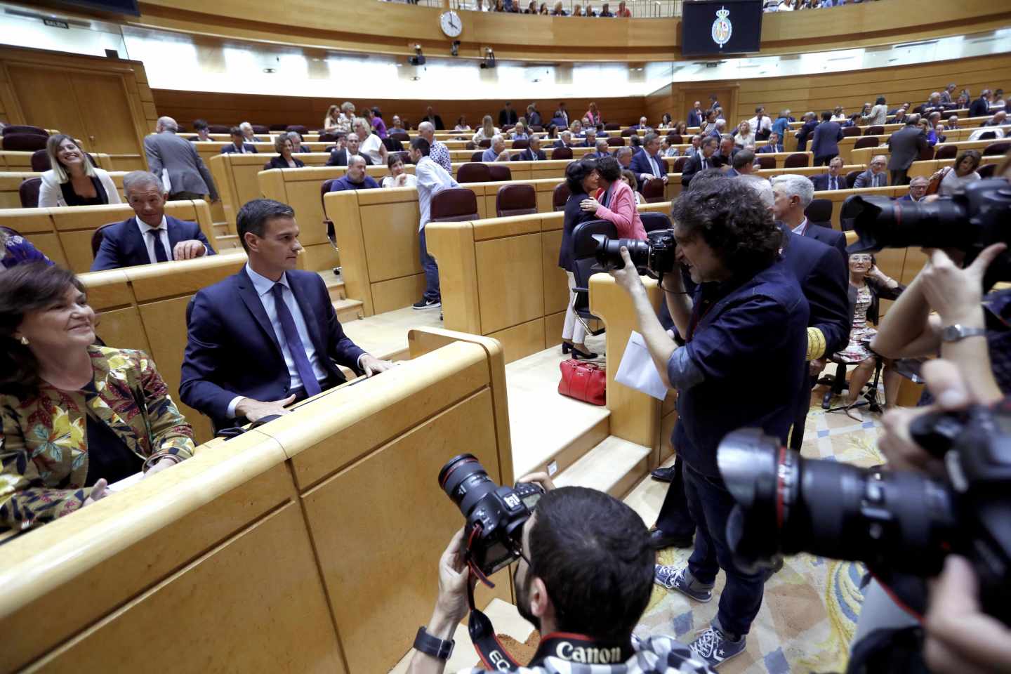 Sánchez salva a su ministra del máster pese al clamor en el PSOE para que dimita