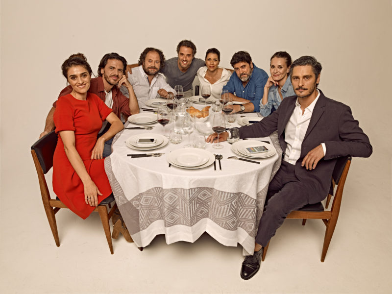 El elenco de la versión teatral de 'Perfectos desconocidos'.