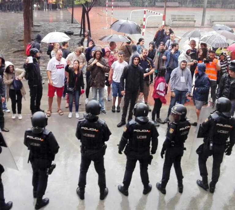 "Desde el minuto uno tuvimos la sensación de que los Mossos nos dejaban a los pies de los caballos"