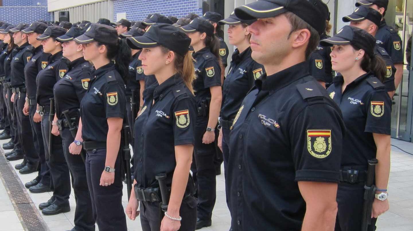 Agentes de la Policía Nacional, en formación.