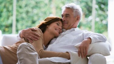 Se puede disfrutar del sexo más allá de los 50 (si la sociedad deja de ser tan 'coitocéntrica')