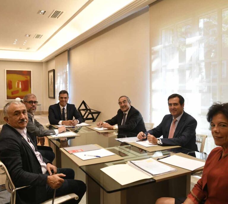 Sánchez quiere reciclar a los profesores de FP llevándoles a las empresas y al extranjero