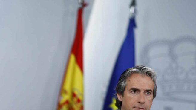 El ex ministro De la Serna pide el 'paro' de los políticos: podrá cobrar 4.773 € al mes hasta 2020 Íñigo de la Serna, en una comparecencia durante su etapa como ministro de Fomento.
