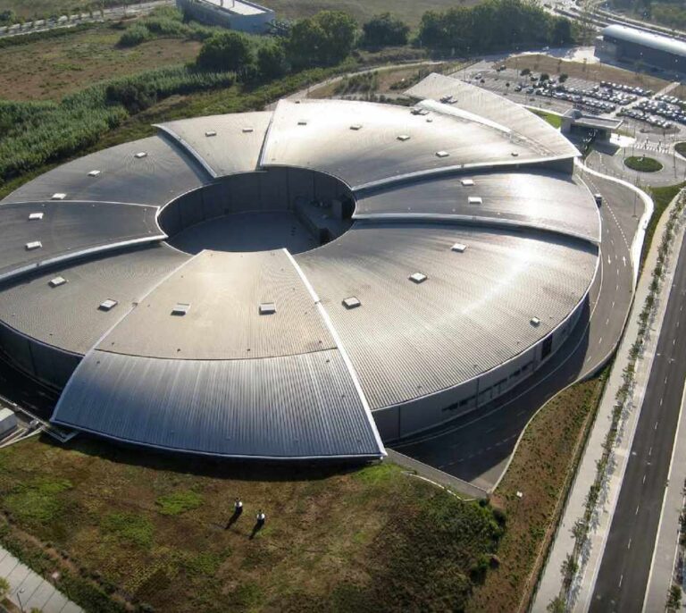 Sincrotrón ALBA: dentro del 'microscopio' más grande de España