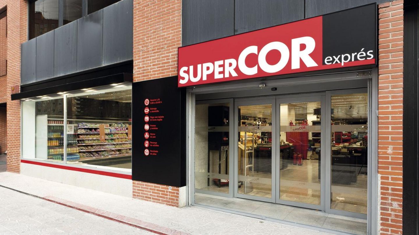 El Corte Inglés permitirá a sus clientes obtener efectivo en sus supermercados.