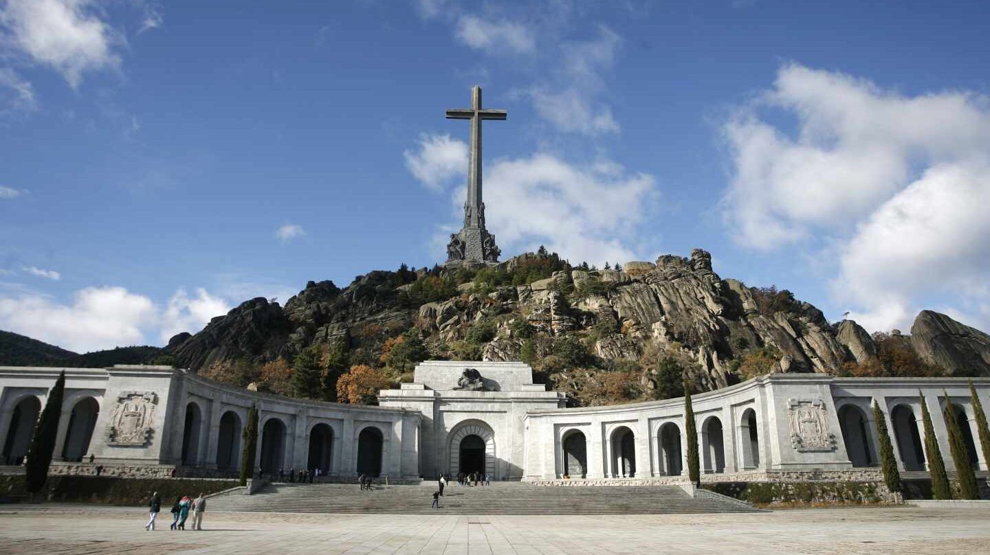 Vista fronta de la basílica del Valle de los Caídos, donde está enterrado Franco.