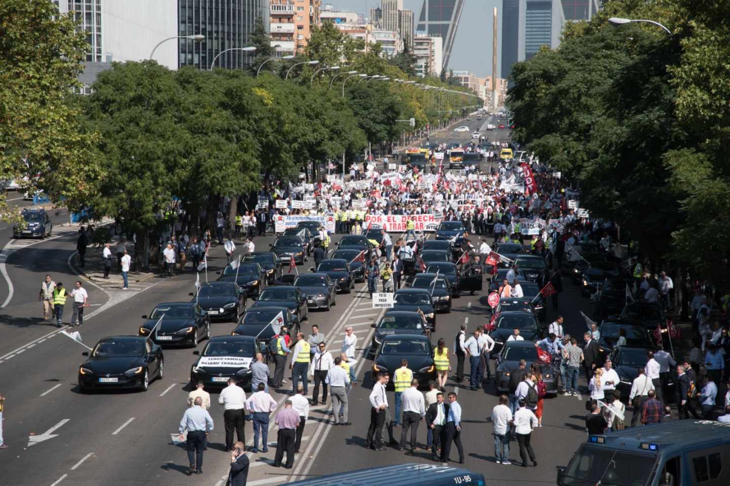 Manifestación de conductores con licencia VTC en Madrid.