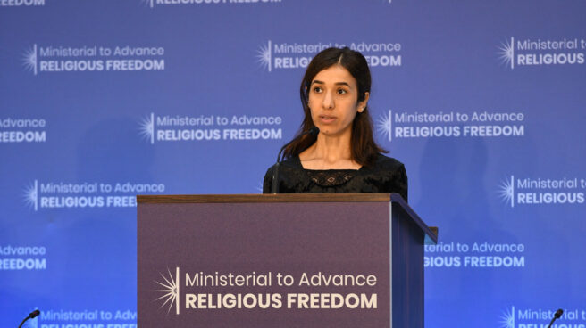 La activista Nadia Murad durante una conferencia.