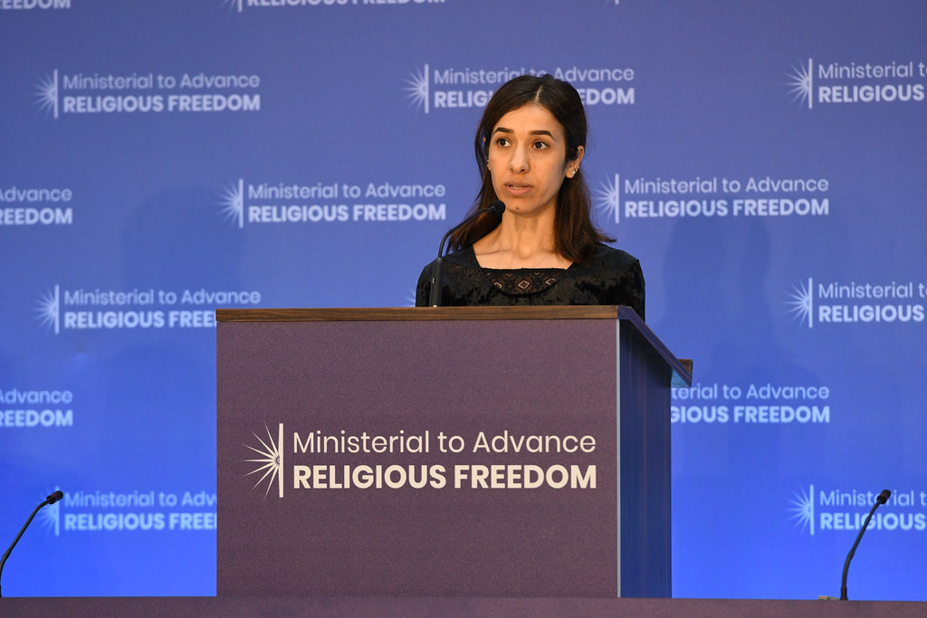 La activista Nadia Murad durante una conferencia.