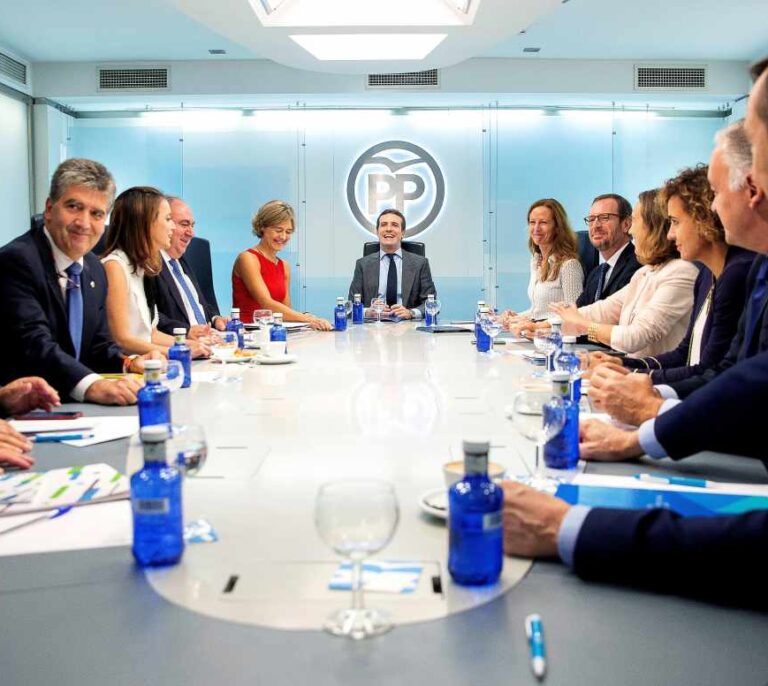 El PP se vuelca en Andalucía y retrasa su convención nacional a enero