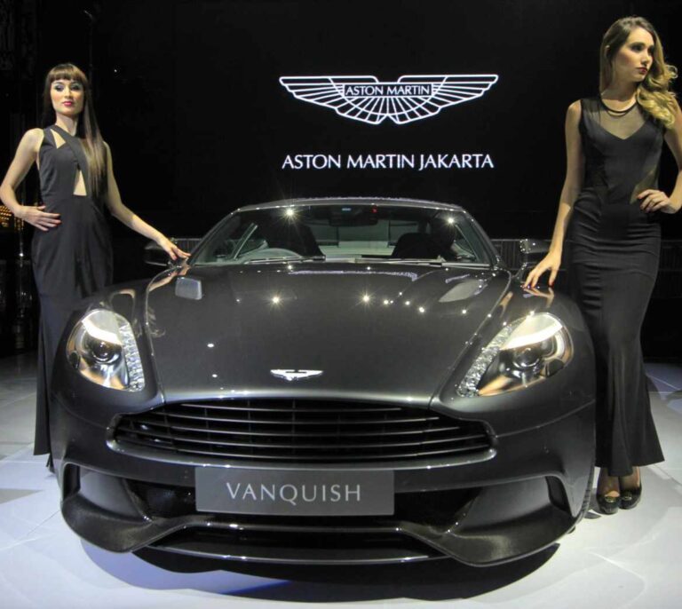 Accidentado debut bursátil de Aston Martin, el vehículo de James Bond