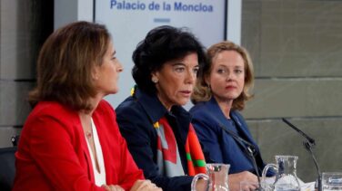 Celaá advierte a Torra: el Gobierno "actuará en consecuencia" si desafía la Constitución