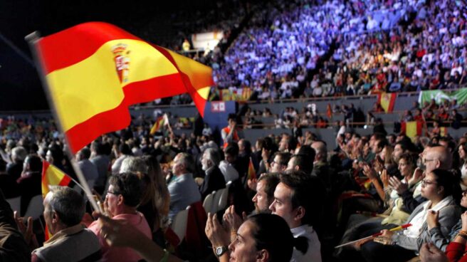 El éxito de Vox en Vistalegre enciende las alarmas en el PP