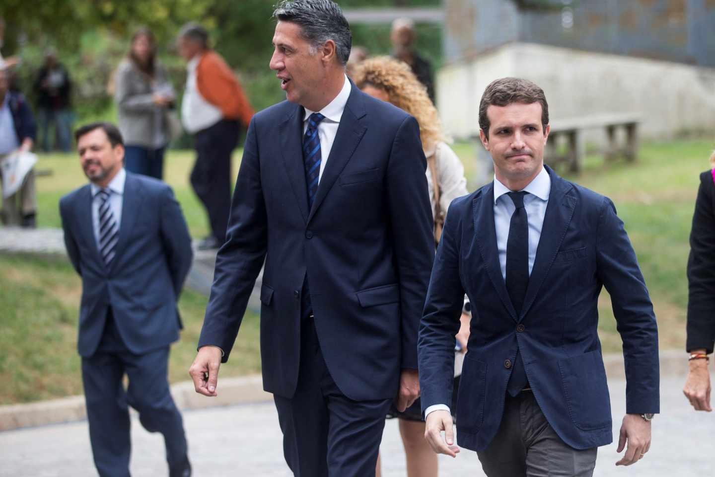 García Albiol y Casado llegan al funeral de Caballé en Barcelona.