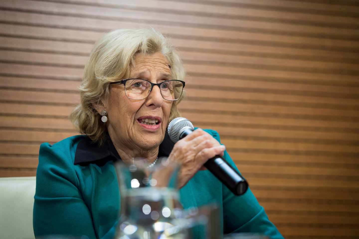 Manuela Carmena, molesta por el intento de Podemos de imponerle su equipo para 2019