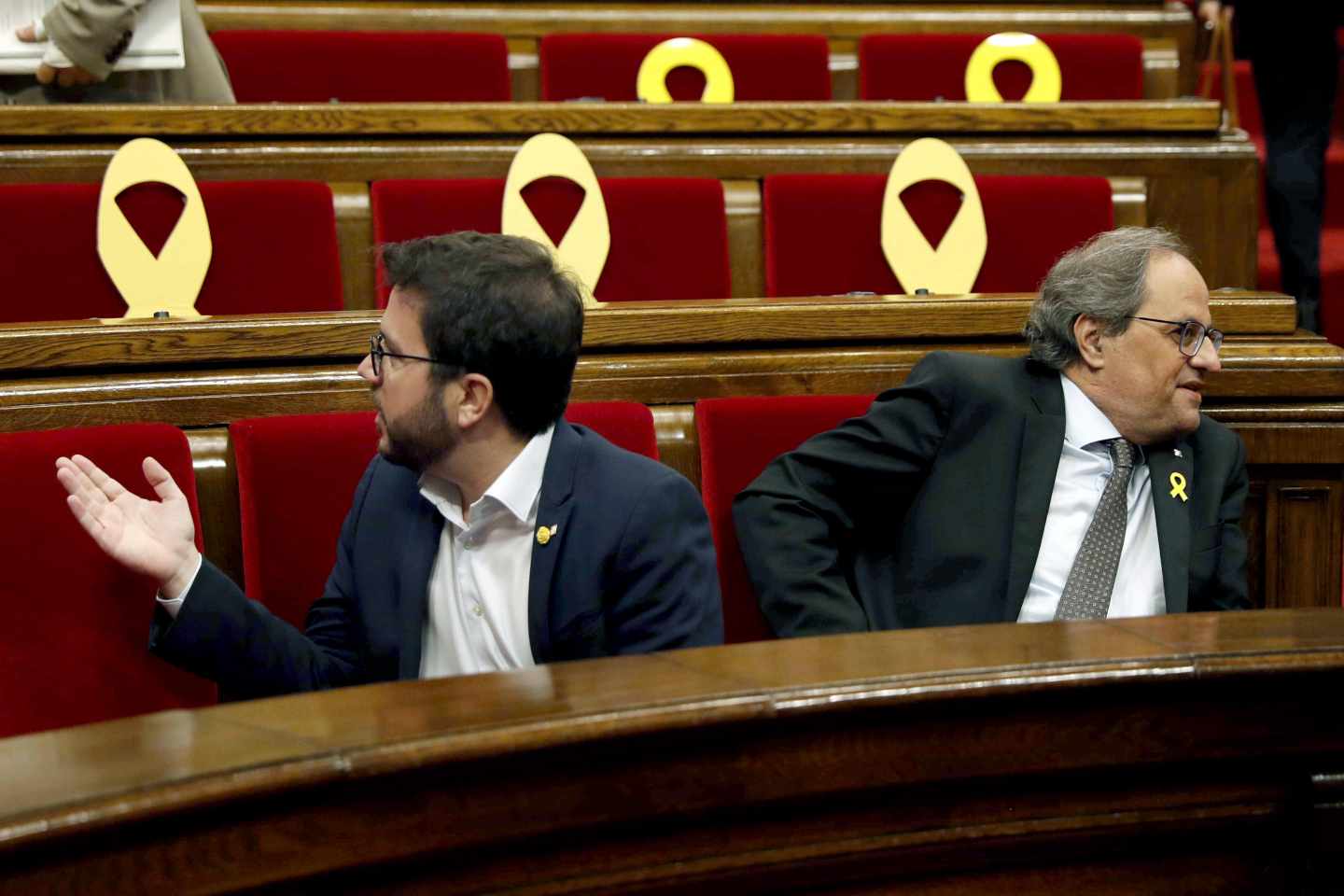El presidente de la Generalitat, Quim Torra, y el vicepresidente, Pere Aragonès al inicio del pleno del Parlament.